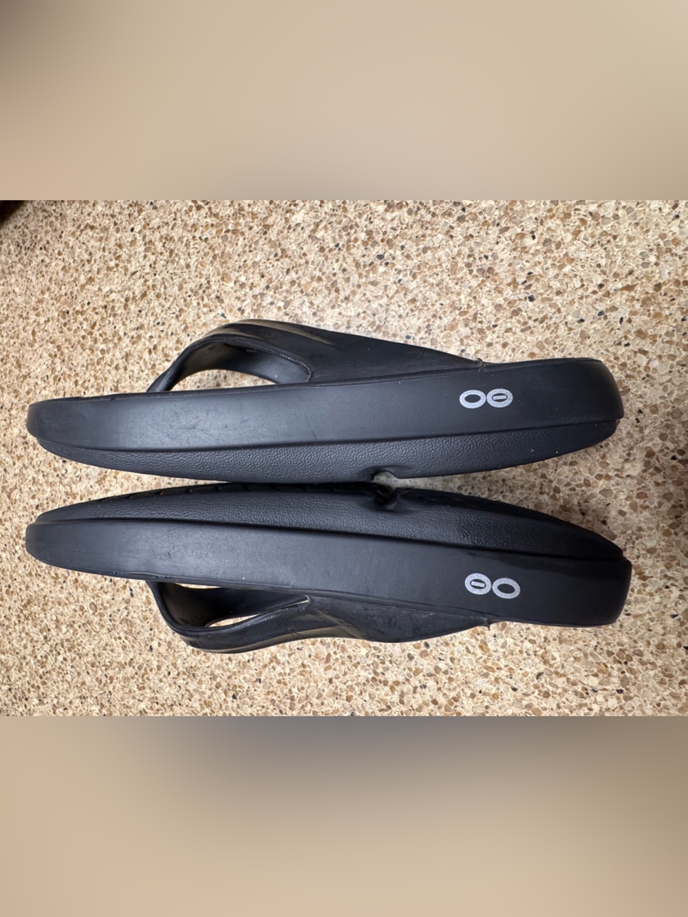 OOFOS Women’s Black Recovery Flip-Flop Sandals